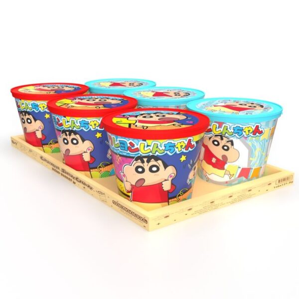 makro-snack-1682 ชินจัง ถังสุ่ม บรรจุบิสกิตชินจัง 2 ซอง ขนมชินจัง 4 ซอง ลูกอมชินจัง 2 ซอง พร้อมตุ๊กตาชินจัง ตุ๊กตาไม่ซ้ําในถาด 149.9 ก. x 6