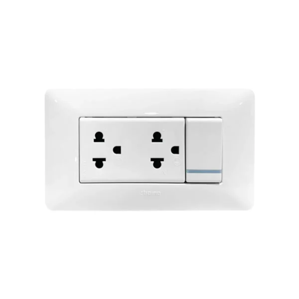 BTicino ชุดเต้ารับคู่ 3ขา+สวิตซ์ทางเดียว 16A 250V มีพรายน้ํา+ฝาครอบ 4ช่อง สีขาว พร้อมบล็อกฝัง | Matix